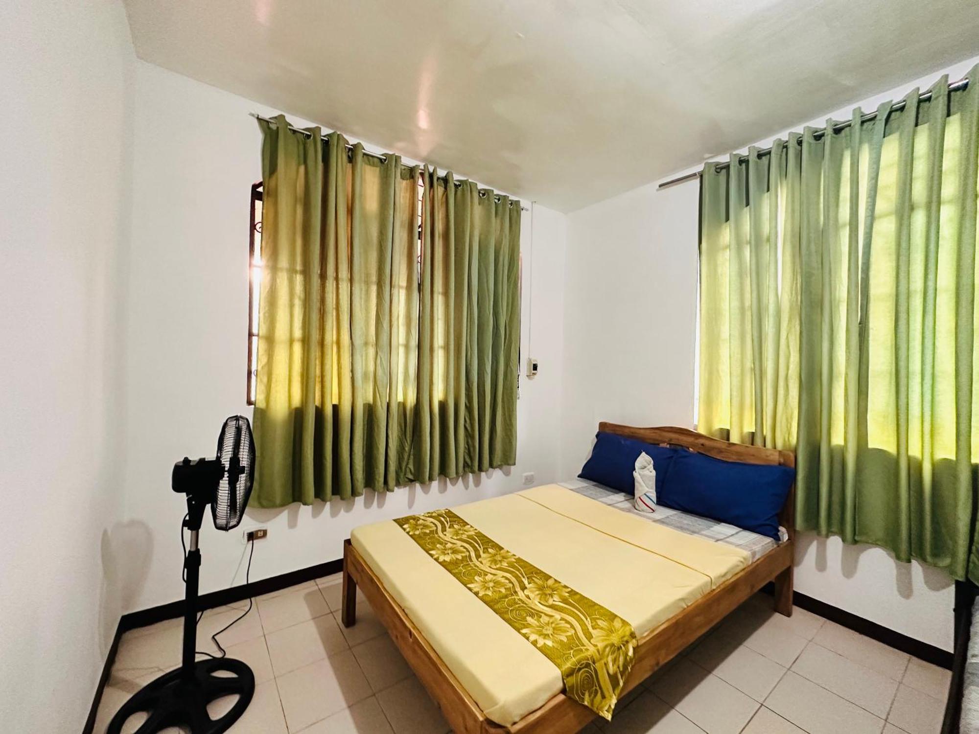 Amancio'S Balai - Near The Airport, City Center! Puerto Princesa Esterno foto